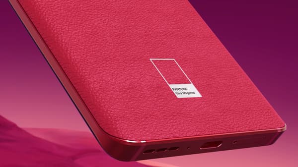Pantone et Motorola poursuivent leur partenariat avec un nouveau smartphone à la couleur de l'année