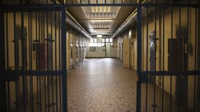 La contrôleuse générale des prisons propose "l'interdiction des matelas au sol" pour les détenus.