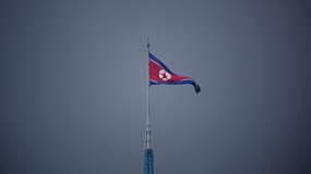 Le drapeau de la Corée du Nord à Gijungdong, le 19 juillet 2022