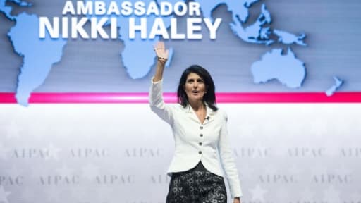 La nouvelle ambassadrice des Etats-Unis à l'ONU Nikki Haley salue les participants à la conférence annuelle de l'Aipac (American Israel Public Affairs Committee), le premier lobby américain pro-israélien, le 27 mars 2017 à Washington
