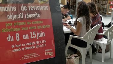 Des élèves à la bibliothèque de Fresnes.