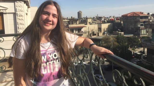 Samia, 14 ans, est élève au lycée français de Damas.