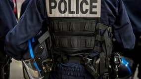 Un policier a été hospitalisé dans un état grave après avoir été renversé par le conducteur d'une voiture dans la nuit de mardi à mercredi à Savigny-sur-Orge (Essonne)