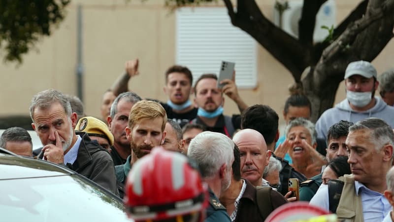 Inondations en Espagne: trois personnes arrêtées après la visite chahutée du roi et du Premier ministre