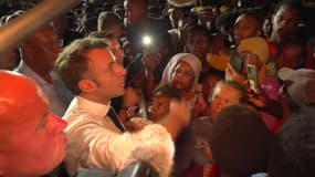 Emmanuel Macron à Mayotte, le jeudi 19 décembre 2024. Le président de la République s'adresse à des sinistrés après le passage du cyclone Chido