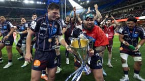 Les joueurs de l'UBB avec la Champions Cup, le 25 mai 2025 à Cardiff