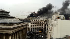 Image d'un témoin BFMTV de l'incendie de la rue du 4-Septembre, à Paris.