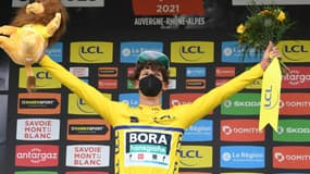 L'Autrichien Lukas Postlberger, nouveau maillot jaune de leader, après avoir remporté la 2e étape du Critérium du Dauphiné, disputée entre Brioude et Saugues, le 31 mai 2021