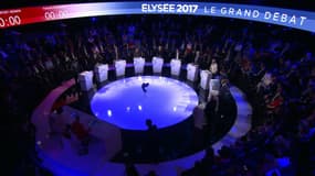 Le plateau du grand débat organisé entre les 11 candidats le 4 avril 2017