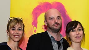 Luc Mathieu, Cécile Allegra et Delphine Deloget ont reçu le prix Albert Londres à Bruxelles le 30 mai 2015.