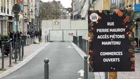 La rue Pierre-Mauroy à Lille est ouverte aux piétons, deux mois après l'effondrement de deux immeubles.