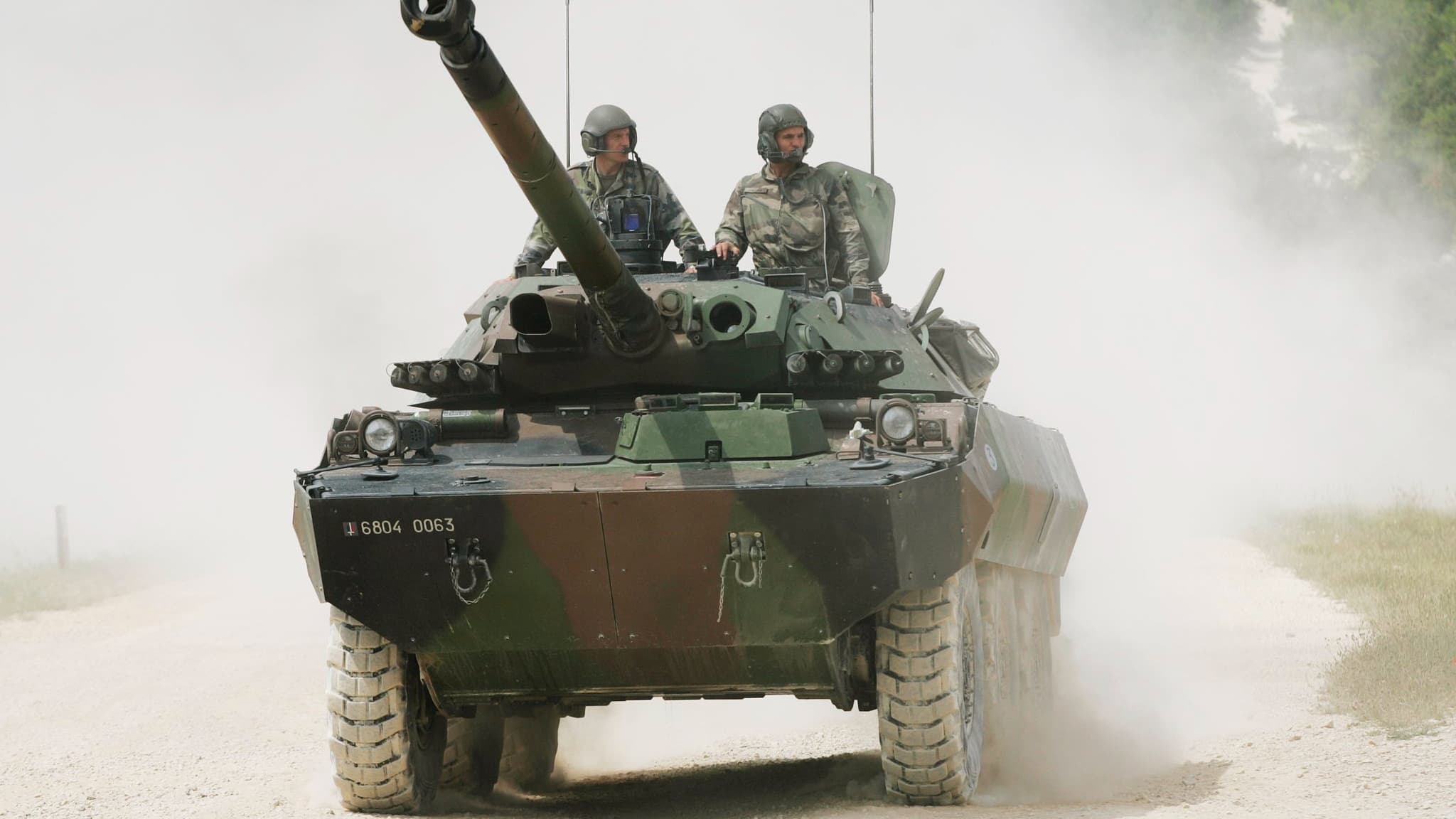 Guerre en Ukraine : qu'est-ce que le char de combat léger AMX-10
