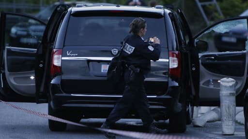 La voiture dans laquelle se trouvaient Hélène Pastor et son chauffeur lorsqu'ils ont été victimes d'un guet-apens, le 6 mai 2014.