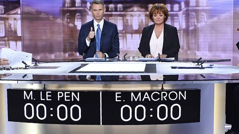 Christophe Jakubyszyn et Nathalie Saint-Cricq, juste avant le débat entre Marine Le Pen et Emmanuel Macron, mercredi 3 mai.