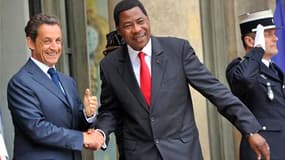 Nicolas Sarkozy accueille le président béninois Boni Yayi à l'Elysée, où le chef de l'Etat a organisé un déjeuner de travail avec les présidents de 12 pays d'Afrique francophone subsaharienne. Nicolas Sarkozy entend profiter de la présence de 13 pays d'Af