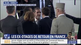 Emmanuel Macron accueille les otages sur le sol français