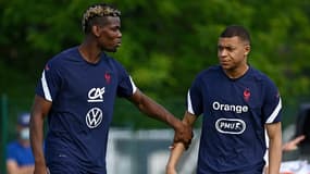 Paul Pogba et Kylian Mbappé à l'entraînement des Bleus