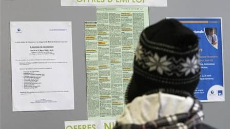 La hausse du chômage en France devrait atteindre un palier l'hiver prochain, selon le secrétaire d'Etat à l'Emploi Laurent Waunquiez. /Photo d'archives/REUTERS/Eric Gaillard