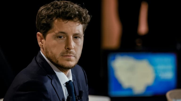 Le numéro un d'EELV et candidat en Ile-de-France, Julien Bayou avant un débat télévisé à Paris le 14 juin 2021