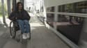 Manel Senni, joueuse de basket-fauteuil, est régulièrement confrontée au manque d'accessibilité des transports franciliens.