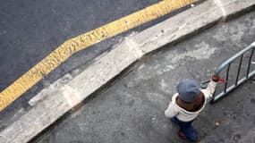 Un enfant sans-abri à Paris en 2007