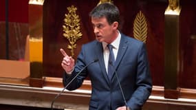 Manuel Valls s'exprime à la tribune de l'Assemblée nationale, le 12 mai 2015.