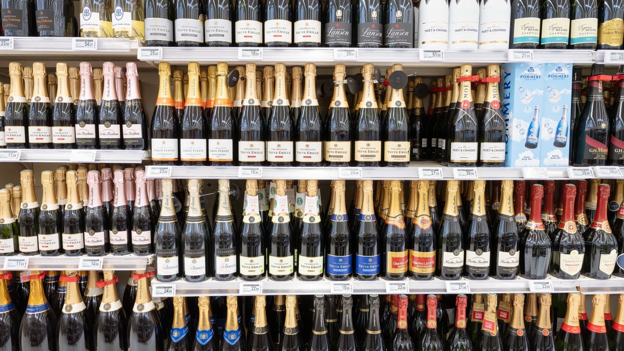"UN SIGNE IDENTITAIRE FORT": POURQUOI IL N'Y AURA PLUS FORCÉMENT DE "COIFFE" SUR LES BOUTEILLES DE CHAMPAGNE