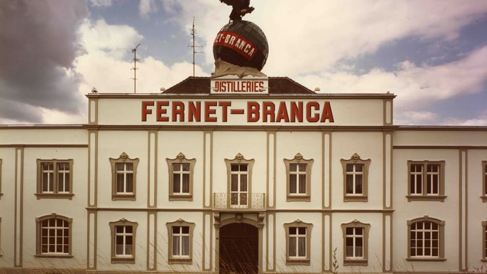 Façade de l'ancienne distillerie Fernet-Branca à Saint-Louis Façade de l'ancienne distillerie Fernet-Branca à Saint-Louis