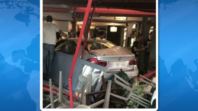 L'homme a foncé dans une pizzeria.
