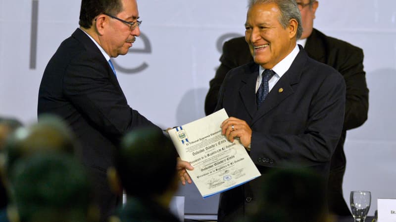 Eugenio Chicas responsable de la communication de la présidence salvadorienne (à gauche) s'est félicité de la décision (photo d'illustration)