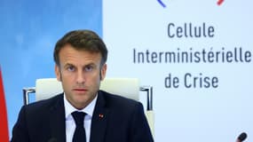 Le président français Emmanuel Macron, lors d'une réunion de la Cellule interministerielle de crise sur les émeutes urbaines, le 30 juin 2023 à Paris