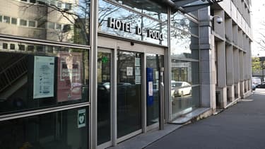 Les quatre policiers sont entendus dans les locaux de l'IGPN, à Paris.