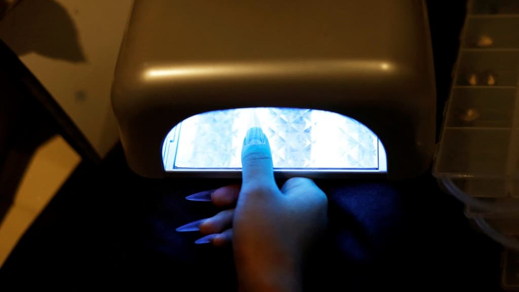 Les lampes à UV pour la manucure peuvent endommager l'ADN et provoquer des  mutations cancérigènes
