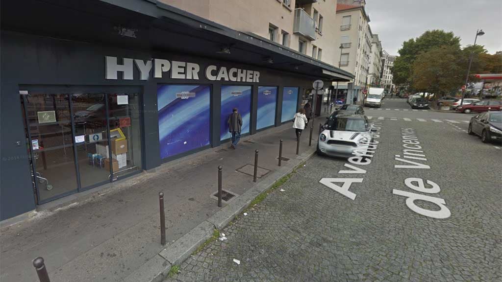 La devanture de l'épicerie casher où se déroule la prise d'otages, dans le 20e arrondissement de Paris. La devanture de l'épicerie casher où se déroule la prise d'otages, dans le 20e arrondissement de Paris.