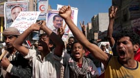 Manifestation contre le pouvoir yéménite, mercredi à Taëz. Du "printemps des peuples arabes" au mouvement des "indignés" d'"Occupy Wall Street", "Le Contestaire" a été sacré mercredi Personnalité de l'Année 2011 par le magazine américain Time. /Photo pris