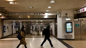 Dans la station de métro Gare du Nord à Paris, le 7 février 2023