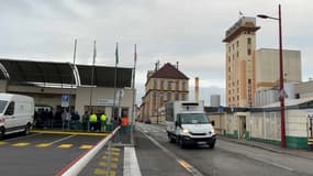 Des salariés sont mobilisés devant la brasserie Heineken à Schiltigheim.