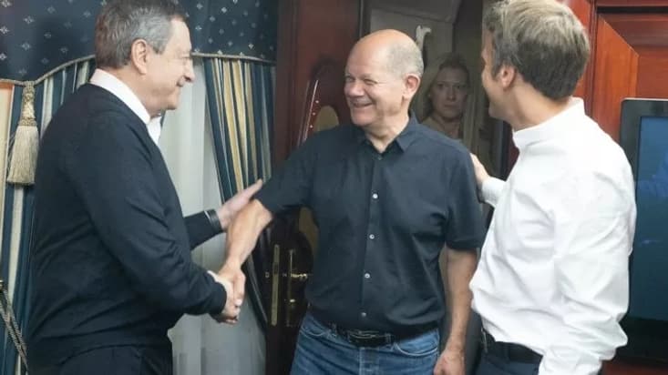 Emmanuel Macron, Olaf Scholz et Mario Draghi dans un train à direction de Kiev, le 16  juin 2022 