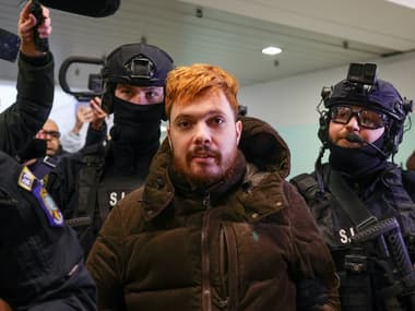 Mohamed Amra à l'aéroport de Bucarest (Roumanie) avant d'être rapatrié par avion en France le 25 février 2025