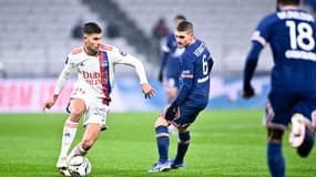 Guimaraes et Verratti au duel lors d'OL-PSG le 9 janvier 2022