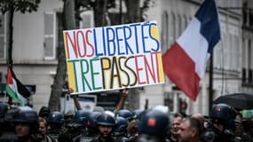 Des opposants à l'instauration du pass sanitaire mobilisés à Paris, samedi 7 août 2021