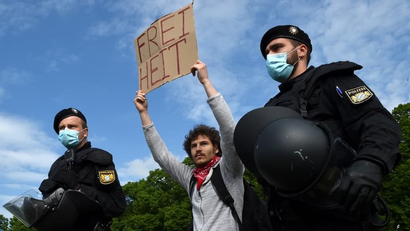 Un manifestant anti-restrictions à Munich le 16 mai 2020 