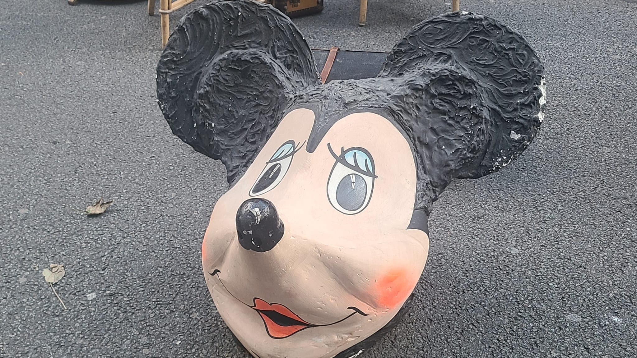 Une représentation du visage de Mickey était mis à la vente.