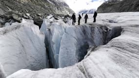 Un parapentiste s'est tué dimanche après-midi après avoir chuté dans une crevasse du massif du Mont-Blanc lors d'un atterrissage. (PHOTO D'ILLUSTRATION)