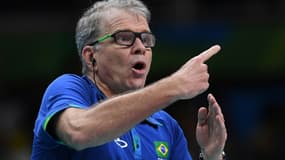 Le sélectionneur de l'équipe du Brésil de volleyball, Bernardo Rezende, surnommé "Bernardinho", lors de la finale contre l'Italie, le 21 août 2016 aux jeux Olympiques à Rio de Janeiro