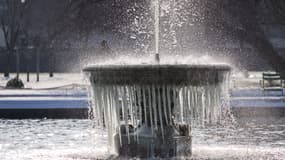 Fontaine gelée au jardin des Tuileries à Paris, le 10 février 2021. (PHOTO D'ILLUSTRATION)