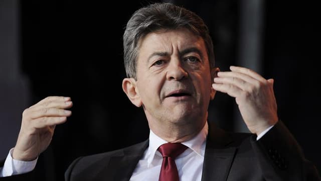 Le candidat du Front de gauche à l'élection présidentielle de 2012 en France, Jean-Luc Mélenchon, s'est fixé jeudi l'ambitieux objectif de devancer le candidat socialiste François Hollande au premier tour. /Photo prise le 29 juin 2011/REUTERS/Gonzalo Fuen