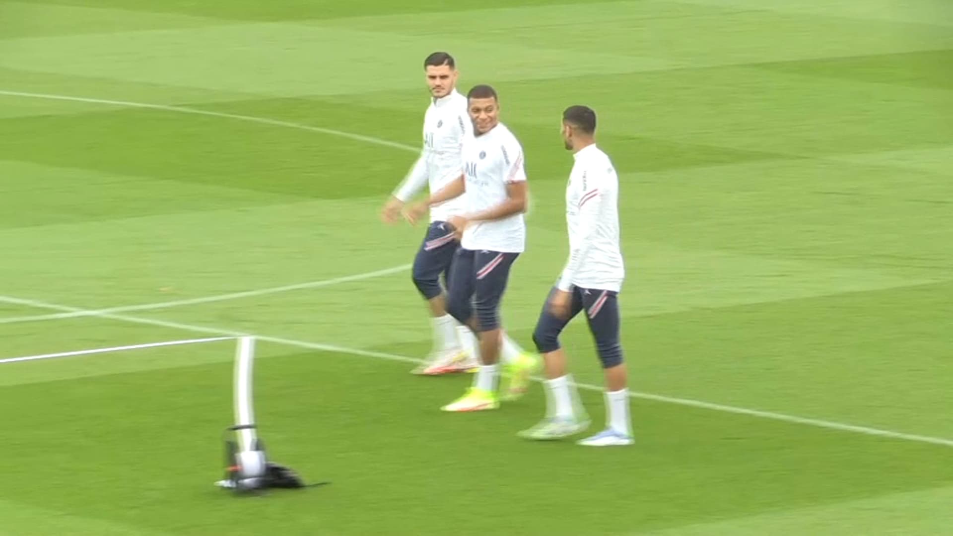 Kylian Mbappé à l'entraînement avec Mauro Icardi et Achraf Hakimi Kylian Mbappé à l'entraînement avec Mauro Icardi et Achraf Hakimi