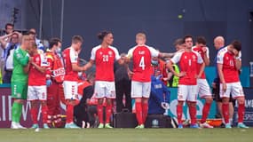 Les joueurs danois après le malaise d'Eriksen