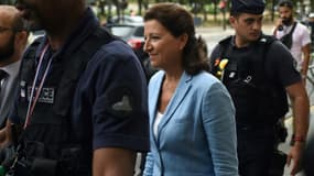 Agnès Buzyn arrive à la Cour de justice de la République, à Paris, le 10 septembre 2021